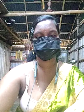 Snapshot of Tamildivya18 chatting on 10-11-25, 04:01 Tamildivya18 online show from 10-11-25, 04:01