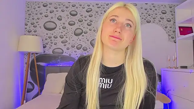 HollyTailors online show from 03-28-26, 01:22