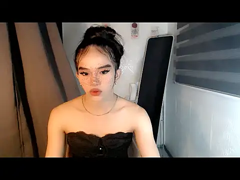 LauraSoHot online show from 11-24-25, 12:49