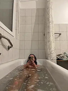 Emilia Mausi online show from 04-02-26, 07:44