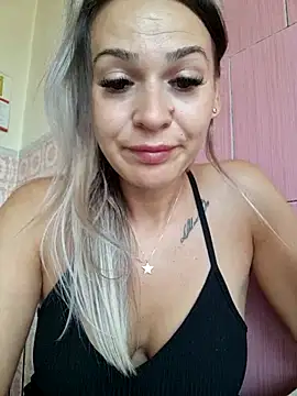 Snapshot of iSelena chatting on 09-09-25, 05:40 iSelena online show from 09-09-25, 05:40