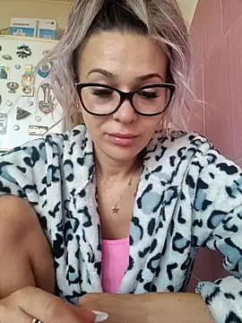 Snapshot of iSelena chatting on 09-15-25, 05:07 iSelena online show from 09-15-25, 05:07