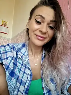 Snapshot of iSelena chatting on 09-18-25, 04:58 iSelena online show from 09-18-25, 04:58