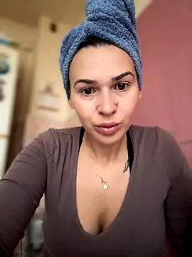 Snapshot of iSelena chatting on 10-16-25, 05:08 iSelena online show from 10-16-25, 05:08