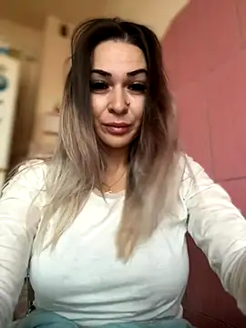 Snapshot of iSelena chatting on 10-20-25, 04:57 iSelena online show from 10-20-25, 04:57