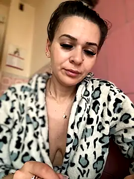 Snapshot of iSelena chatting on 11-14-25, 06:56 iSelena online show from 11-14-25, 06:56