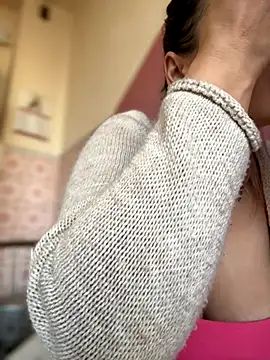 Snapshot of iSelena chatting on 11-24-25, 06:57 iSelena online show from 11-24-25, 06:57