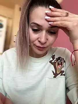 Snapshot of iSelena chatting on 03-10-26, 08:19 iSelena online show from 03-10-26, 08:19