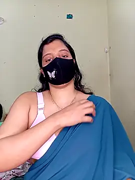 Snapshot of Rose-luckey chatting on 11-25-25, 01:55 Rose-luckey online show from 11-25-25, 01:55