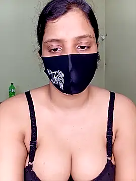 Snapshot of Rose-luckey chatting on 12-01-25, 01:38 Rose-luckey online show from 12-01-25, 01:38