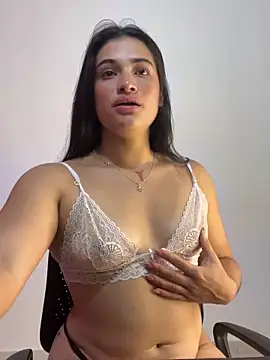 Snapshot of alice_shyness chatting on 10-20-25, 04:24 alice shyness online show from 10-20-25, 04:24