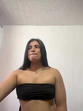 Snapshot of alice_shyness chatting on 11-12-25, 02:06 alice shyness online show from 11-12-25, 02:06