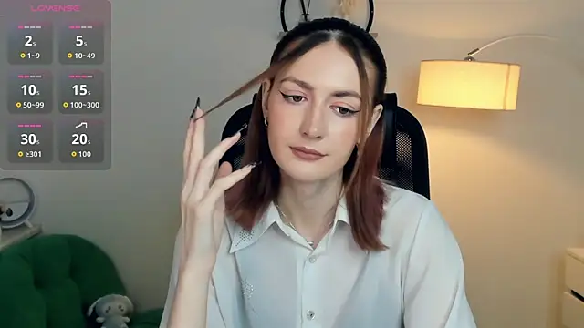 Snapshot of EasterBlink chatting on 11-22-25, 11:09 EasterBlink online show from 11-22-25, 11:09