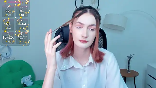 Snapshot of EasterBlink chatting on 12-15-25, 10:19 EasterBlink online show from 12-15-25, 10:19