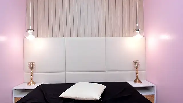 MelanyWayne  online show from 04-11-26, 12:20