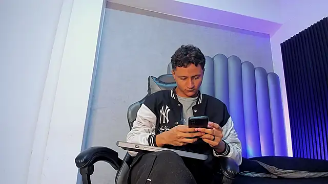  Leohot  online show from 11-05-25, 03:28