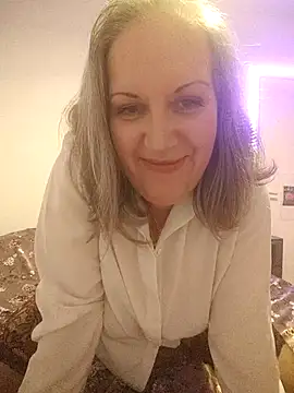 Snapshot of Feelineducentre chatting on 11-27-25, 08:44 Feelineducentre online show from 11-27-25, 08:44