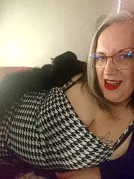 Snapshot of Feelineducentre chatting on 01-05-26, 08:45 Feelineducentre online show from 01-05-26, 08:45