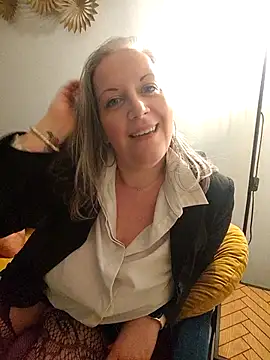 Snapshot of Feelineducentre chatting on 02-07-26, 06:11 Feelineducentre online show from 02-07-26, 06:11