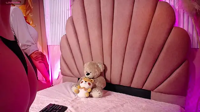 Pink Suni online show from 10-30-25, 06:52