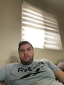 Snapshot of raulgzz4 chatting on 04-28-26, 03:28 raulgzz4 online show from 04-28-26, 03:28