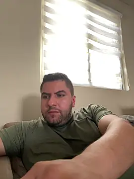 Snapshot of raulgzz4 chatting on 05-12-26, 06:38 raulgzz4 online show from 05-12-26, 06:38