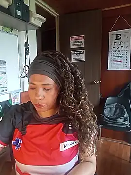 IVONNE COLLINS33 online show from 04-17-26, 12:19