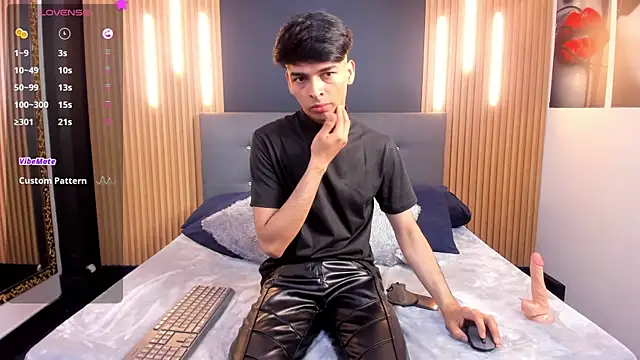 OnlyJos online show from 10-27-25, 07:40