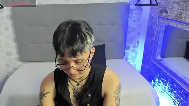 Snapshot of emahills__axelrose chatting on 09-20-25, 02:23 emahills axelrose online show from 09-20-25, 02:23