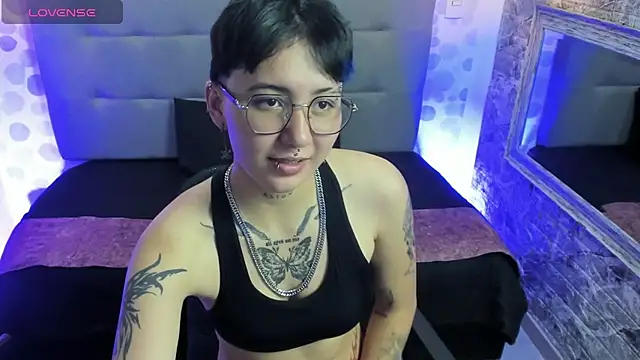 Snapshot of emahills__axelrose chatting on 09-22-25, 08:33 emahills axelrose online show from 09-22-25, 08:33
