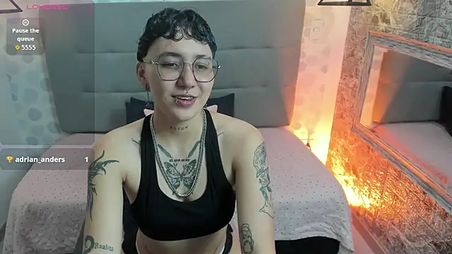 Snapshot of emahills__axelrose chatting on 10-14-25, 03:40 emahills axelrose online show from 10-14-25, 03:40
