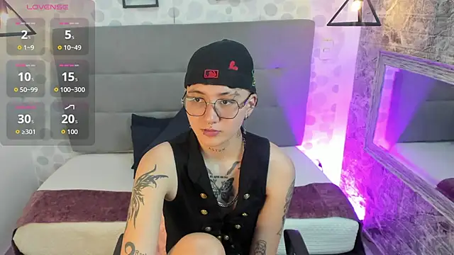 Snapshot of emahills__axelrose chatting on 10-18-25, 01:08 emahills axelrose online show from 10-18-25, 01:08