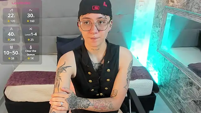Snapshot of emahills__axelrose chatting on 10-20-25, 02:28 emahills axelrose online show from 10-20-25, 02:28