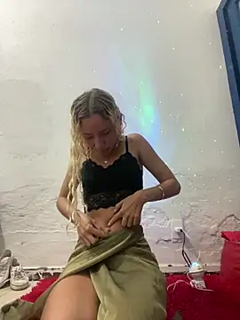 Snapshot of Bruna551 chatting on 02-17-26, 02:19 Bruna551 online show from 02-17-26, 02:19