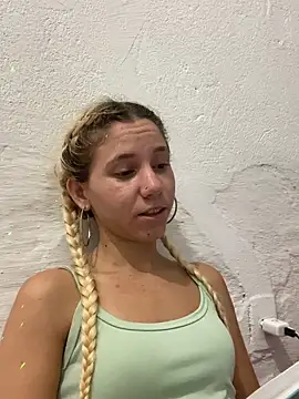 Snapshot of Bruna551 chatting on 02-24-26, 12:30 Bruna551 online show from 02-24-26, 12:30