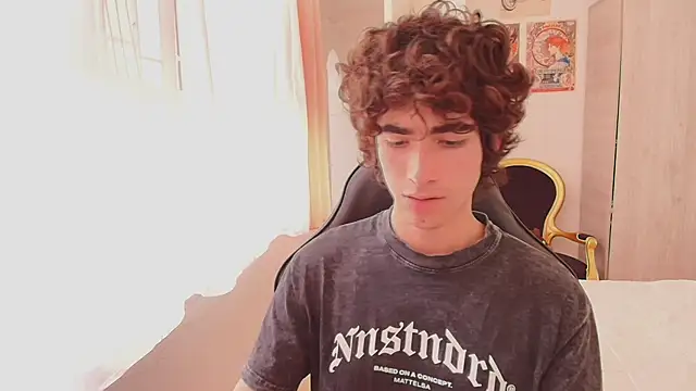 Nude Boy18 online show from 10-24-25, 06:37