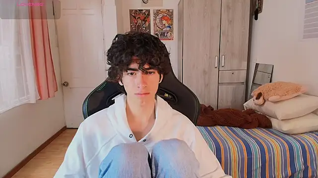 Nude Boy18 online show from 04-10-26, 06:34