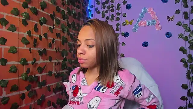 yumi hanna online show from 10-26-25, 04:18