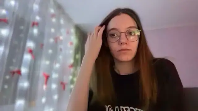 Snapshot of Vietero chatting on 02-25-26, 01:26 Vietero online show from 02-25-26, 01:26