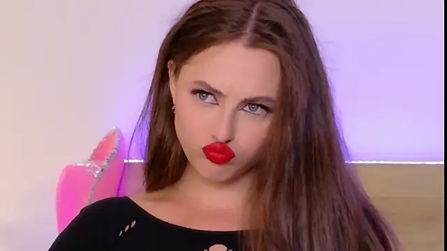 Snapshot of Sienna_Voss chatting on 10-04-25, 09:46 Sienna Voss online show from 10-04-25, 09:46