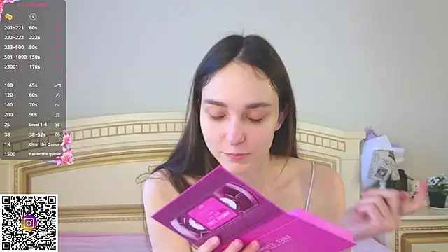 Snapshot of SoftieDream chatting on 12-04-25, 06:23 SoftieDream online show from 12-04-25, 06:23