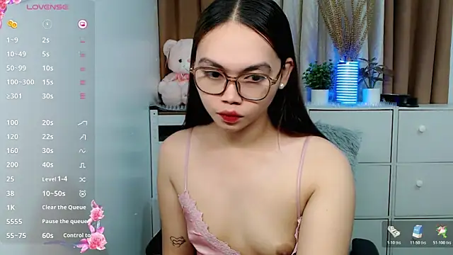 Snapshot of _Jenniyah_ chatting on 11-18-25, 02:17 Jenniyah online show from 11-18-25, 02:17