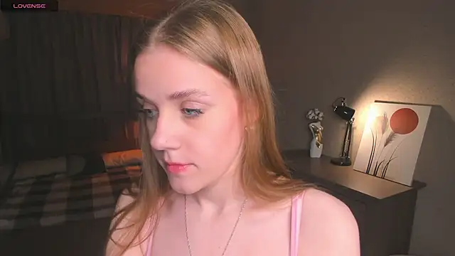 OdellaFrake online show from 09-17-25, 07:37