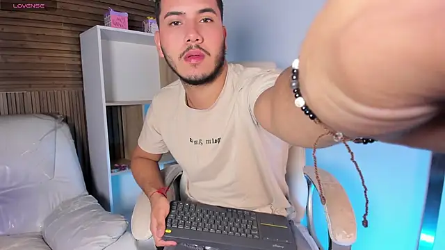 Axel grey  online show from 10-04-25, 12:25