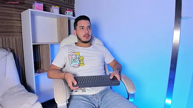 Axel grey  online show from 10-07-25, 12:13