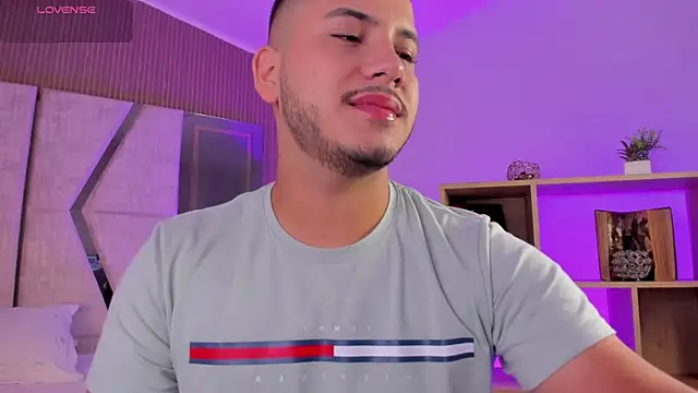 Axel grey  online show from 04-21-26, 12:44