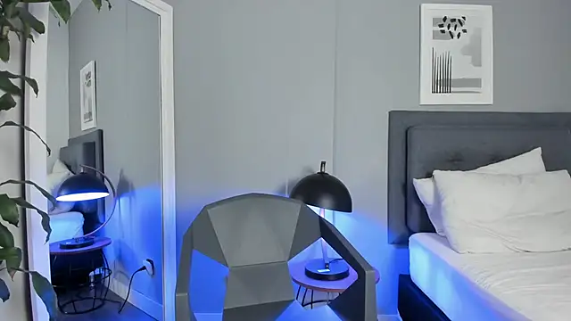 Tylerffoxx online show from 10-09-25, 07:23