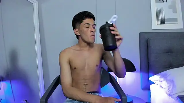 Tylerffoxx online show from 11-01-25, 08:11