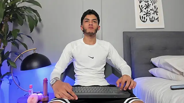 Tylerffoxx online show from 07-08-26, 10:58