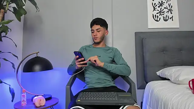 Tylerffoxx online show from 07-23-26, 11:24